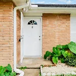 Cozy & Stylish Home For Rent