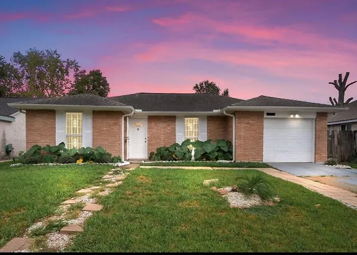 Cozy & Stylish Home For Rent
